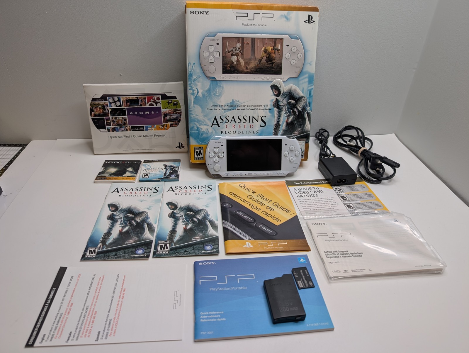 Sony PSP 3000 – Assassin’s Creed Bloodlines Limited Edition – CIB – White Pearl