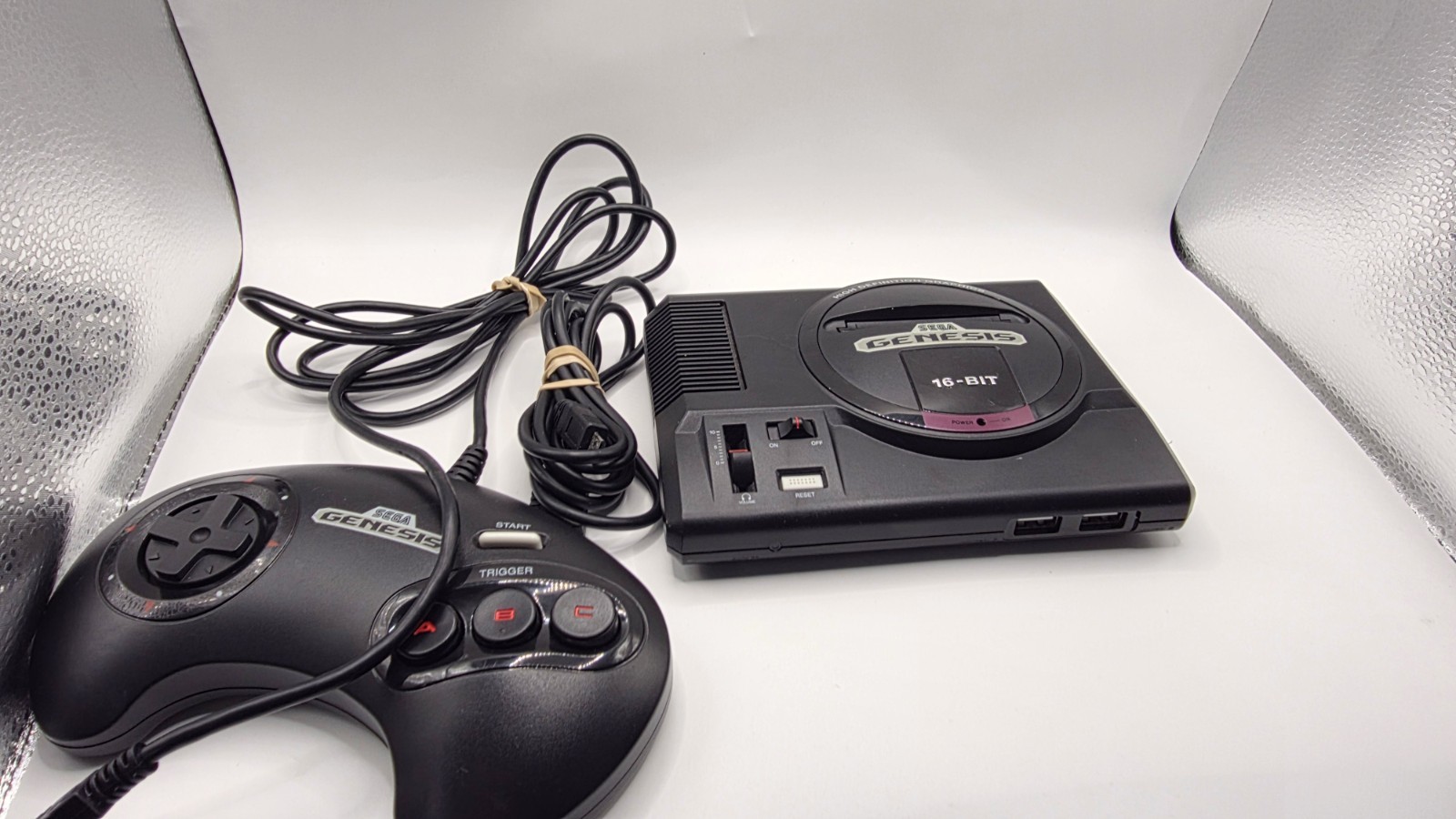 Sega Mega Drive Genesis Mini Console MK-16000 With Controller & Power Supply