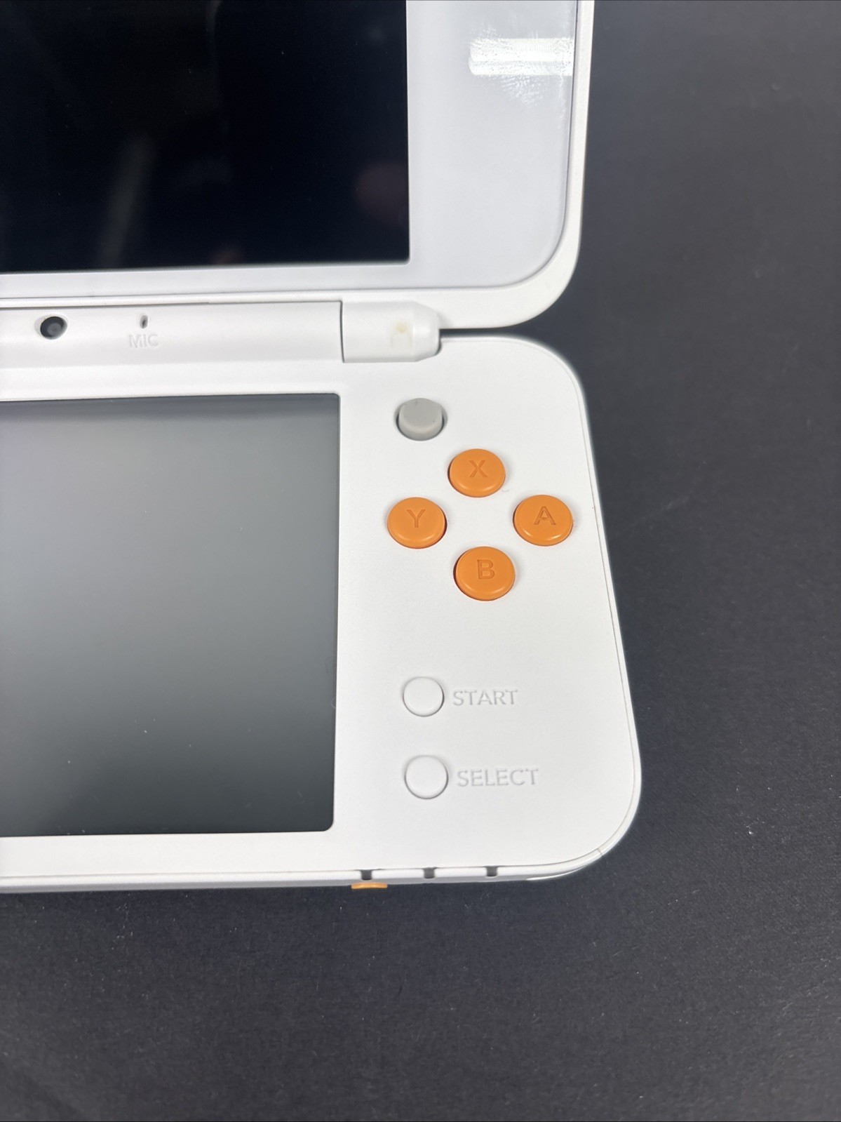 Nintendo 2DS XL Handheld Console w/ Case (JAN-001) White/Orange – VERY GOOD COND