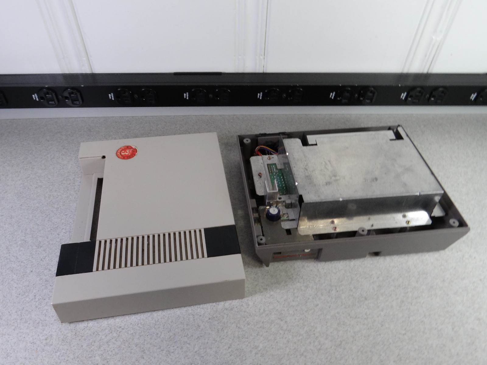 Nintendo Entertainment System Console Only – (NES, 1983) [PARTS OR REPAIR]