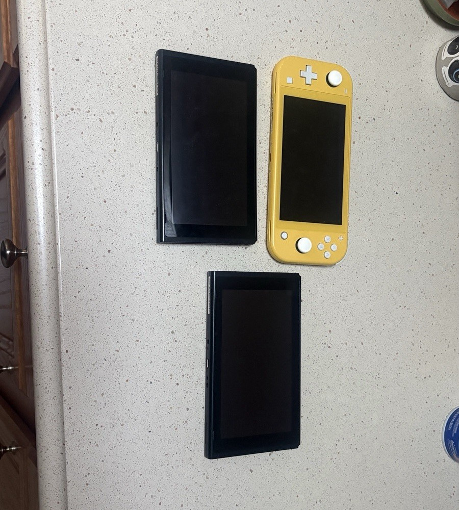 Nintendo Switch Console Lot (3) – 2 Switch + 1 Switch Lite – Not Working – Parts