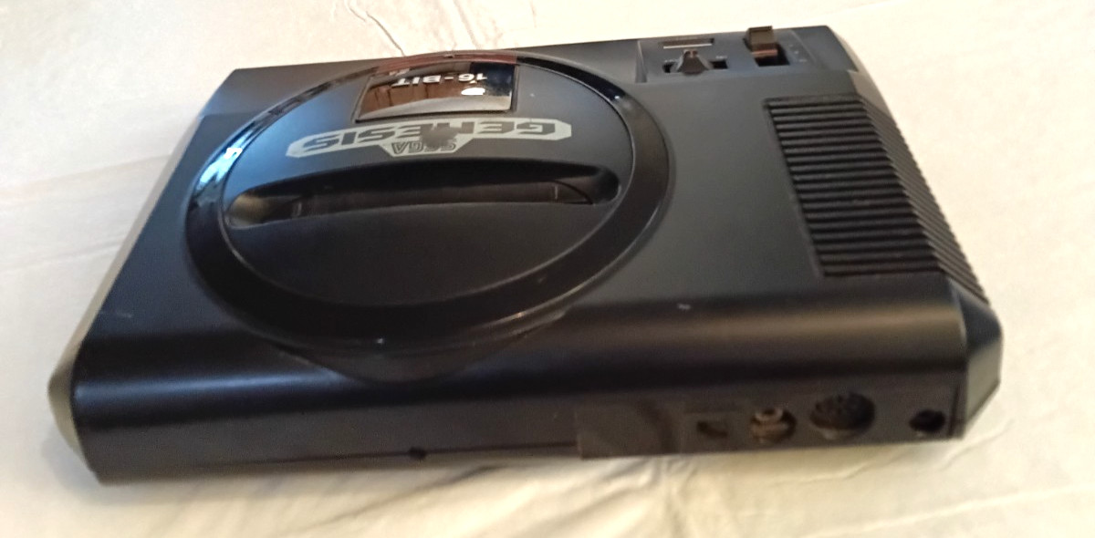 Sega Genesis 16-BIt Console Model 1601 Complete Hook-Ups/Controller Work Perfect