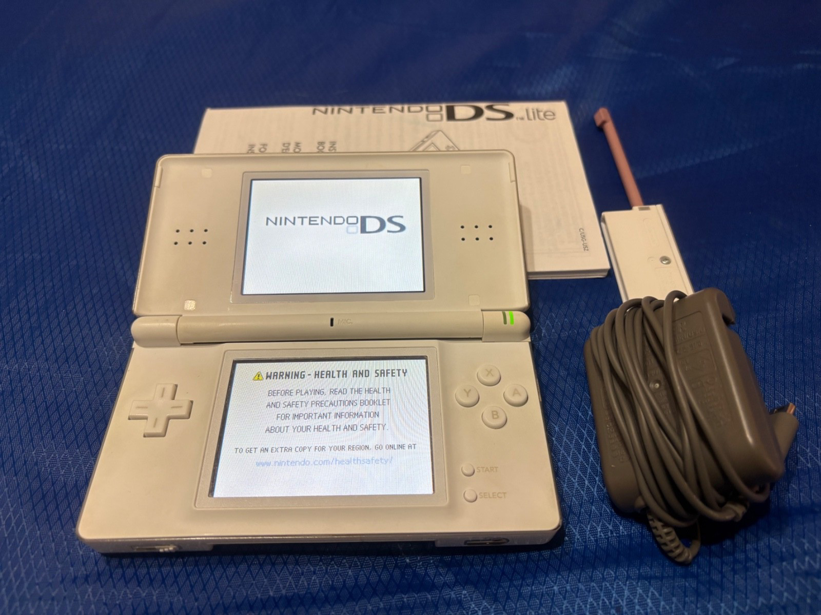 Nintendo DS Lite Handheld Console – Polar White tested and working