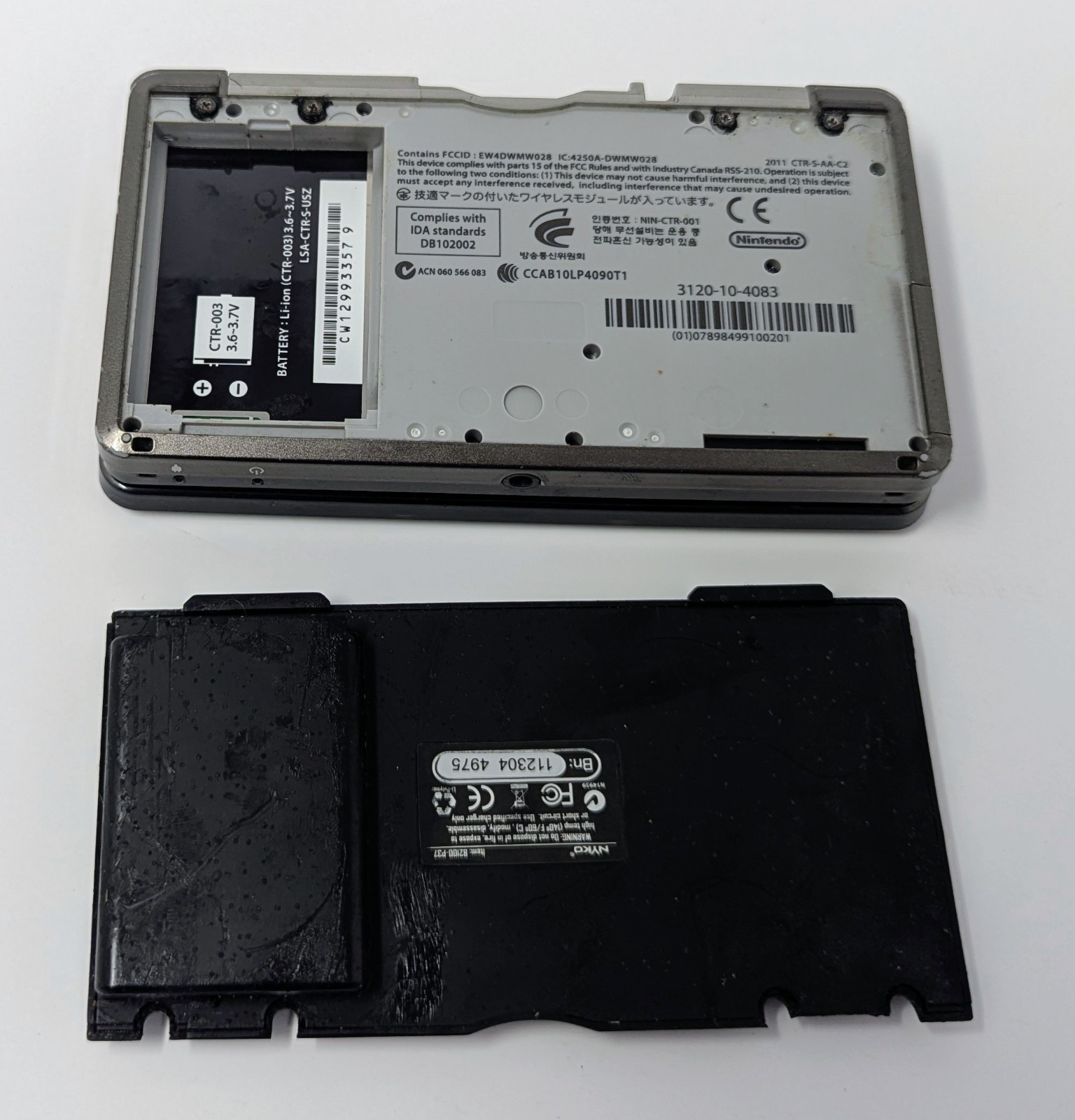 Nintendo 3DS Cosmo Black System – Broken Charger Port – For Parts Or Repair