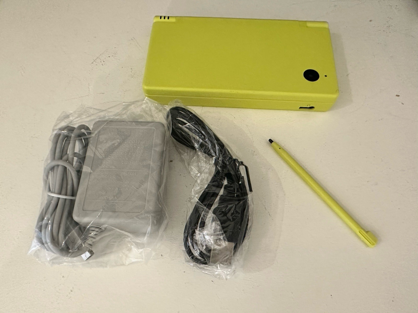 Nintendo DSi Console Yellow With Stylus And Charger Japan Model Excellent