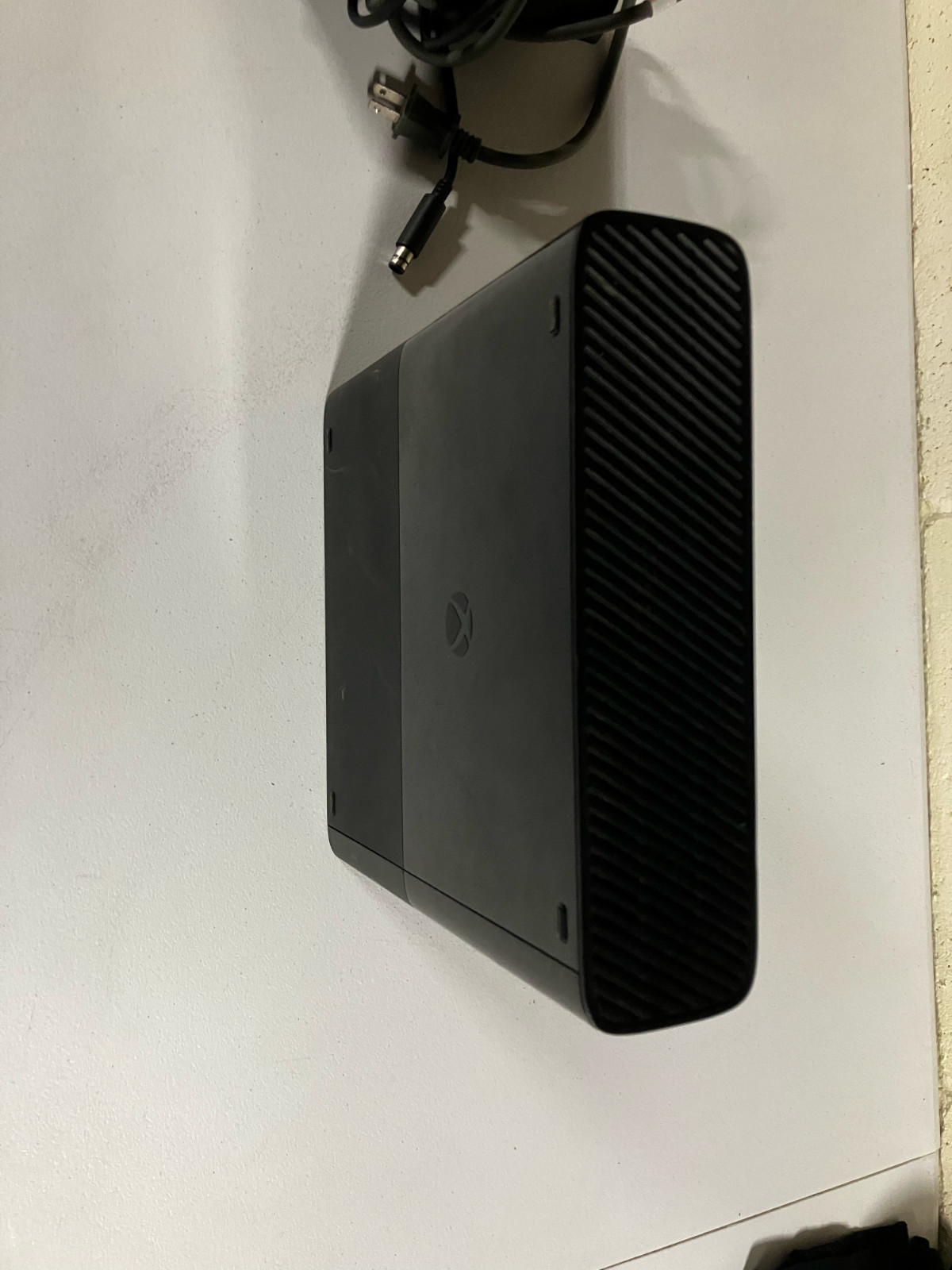 Microsoft Xbox 360 E Console (250GB, Bundle)