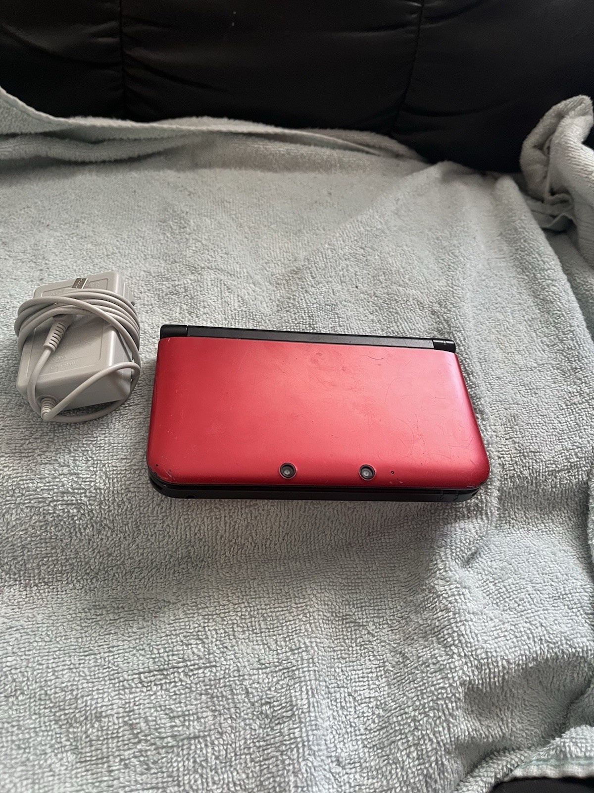 Nintendo 3DS XL Red/Black Handheld Console w/ Charger, Wi-Fi, 4GB NTSC-U/C