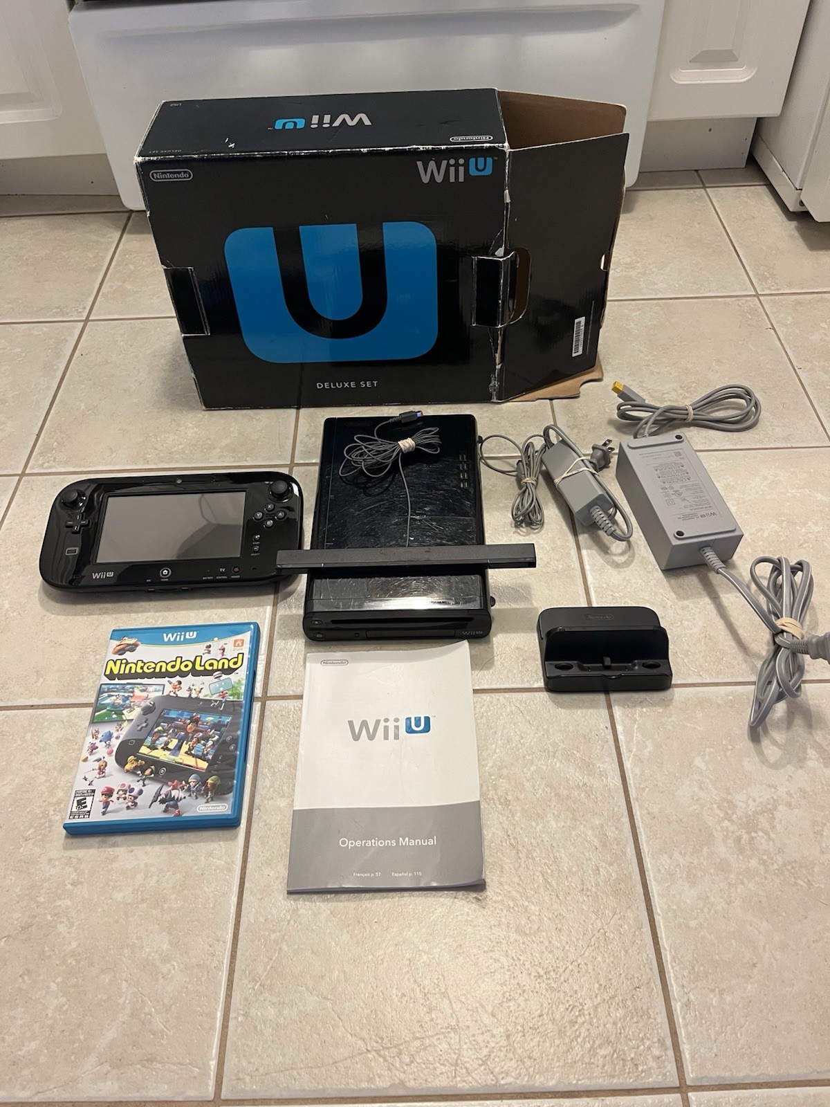 Nintendo Wii U 32GB Nintendo Land Deluxe Set – CIB COMPLETE IN BOX