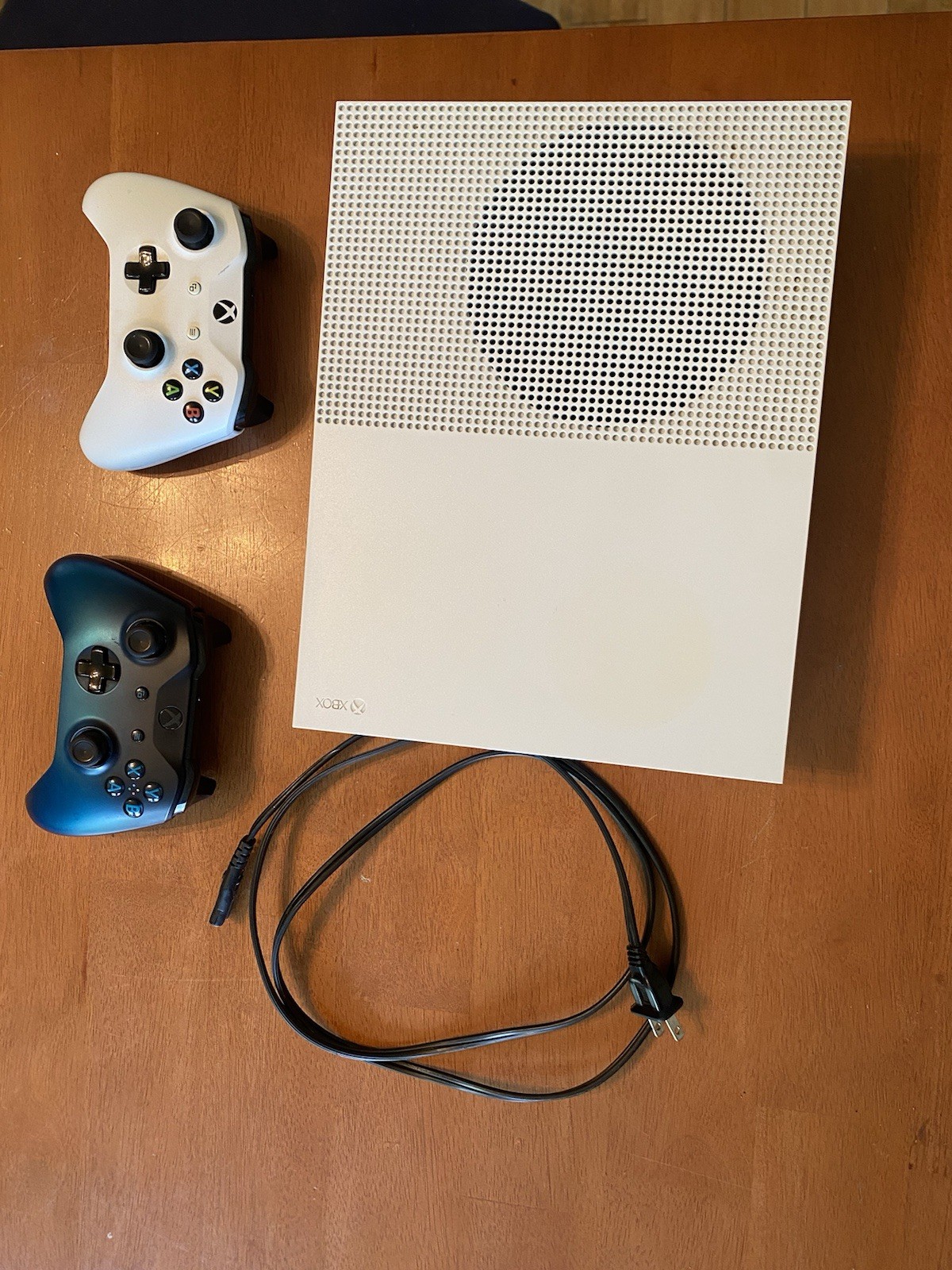 Used Xbox 1 Comes With Cord And Controller