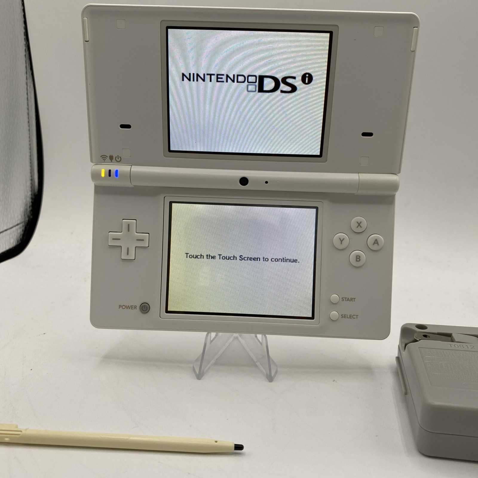 Nintendo DSi White – Includes Preloaded Library (Large Collection)