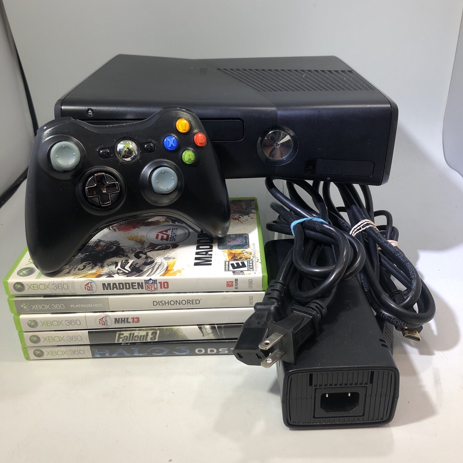 Xbox 360 S Slim 4GB Console Bundle Controller Lot Of 5 Games #ML30