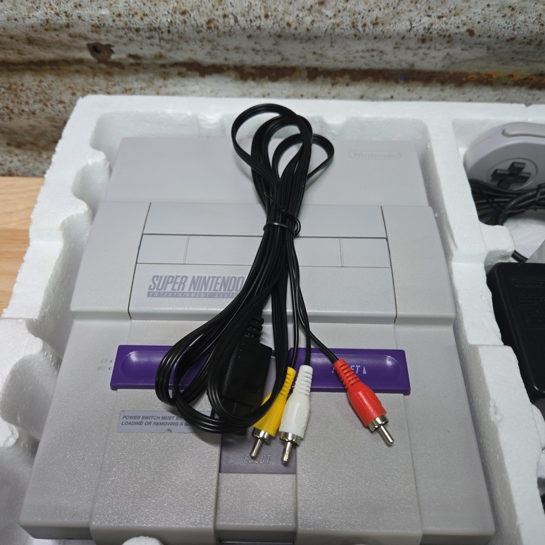 Nintendo Super NES Super Set Console Super Mario World/Mario All Stars in Box