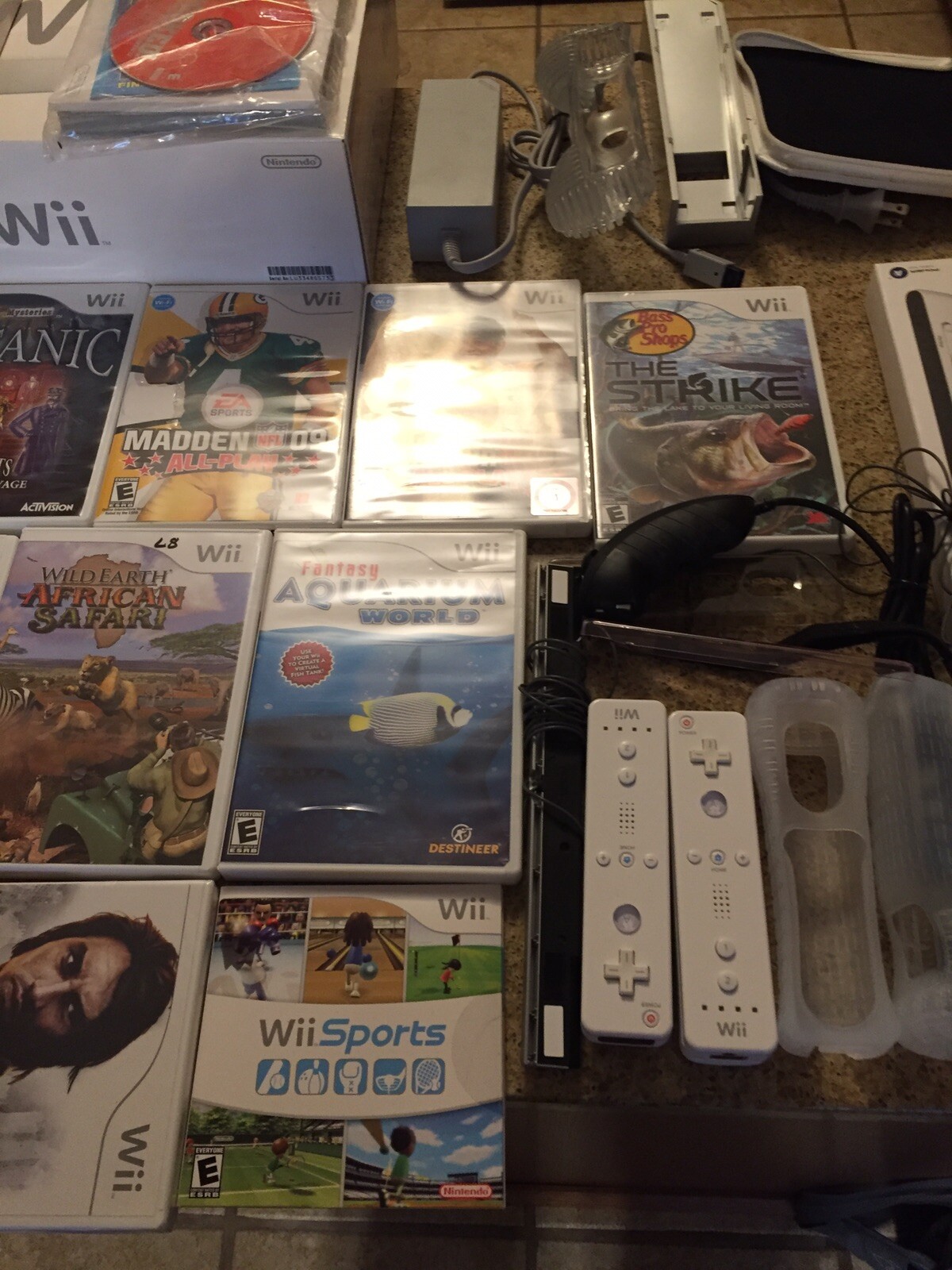 WII NINTENDO CONSOLE BUNDLE GAMES AND ACCESSORIES