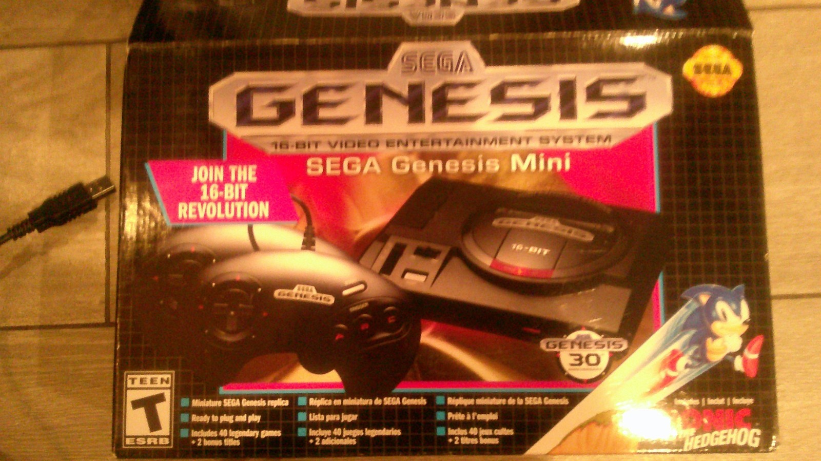 SEGA GENESIS Mini Console 30th Anniversary 2019 Edition and 6 Button Controller