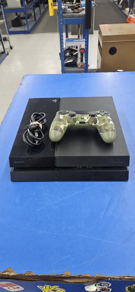 SONY PS4 CUH-1215A 500GB WITH CONTROLLER AND CORDS (C26034946)