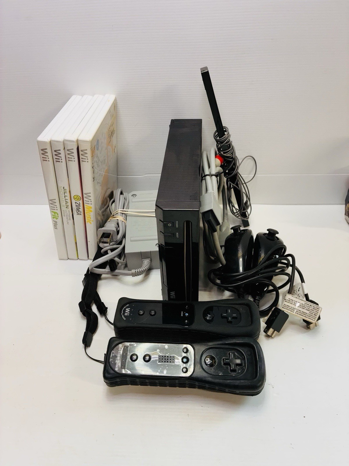 Nintendo Wii Console Bundle 4 Games Motion Plus Nunchuks Cords Tested Works