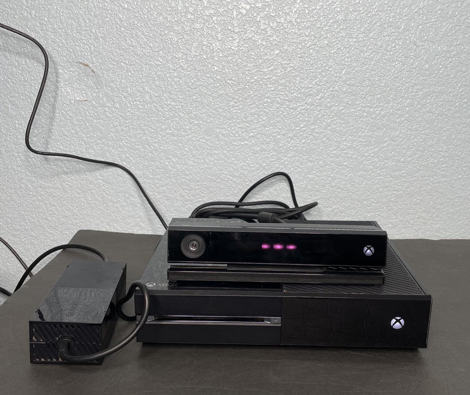 Microsoft Xbox One Black Console With Kinect Motion Sensor & Power Cords TESTED