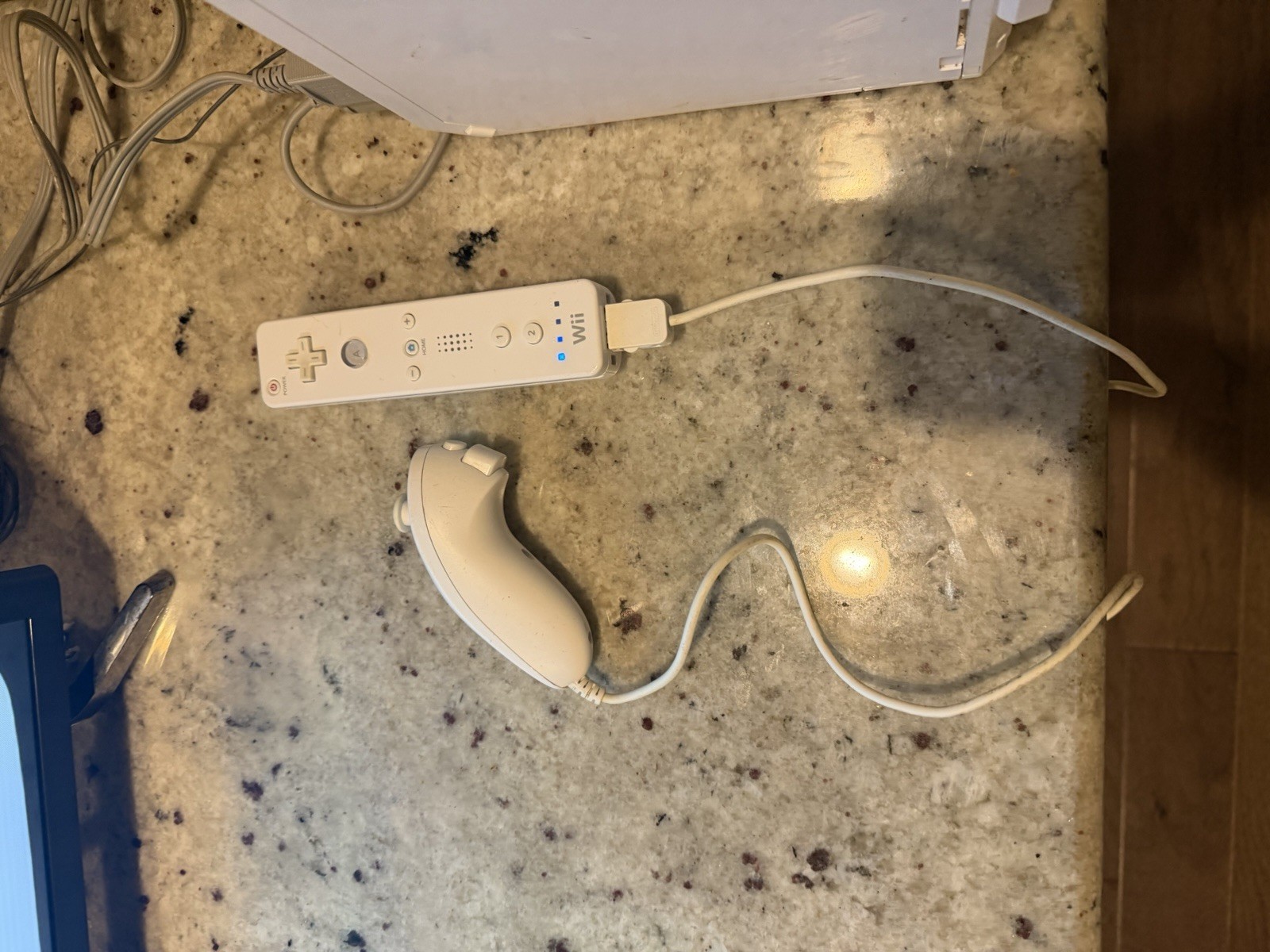 Nintendo Wii Console Witch 1 Control and Originals Cords Tested READ DESCRIPTION