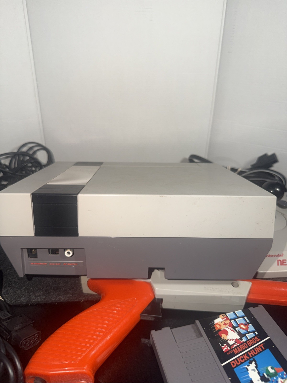 Nintendo NES Console Original TESTED Bundle W Games 3 controllers + Zapper .