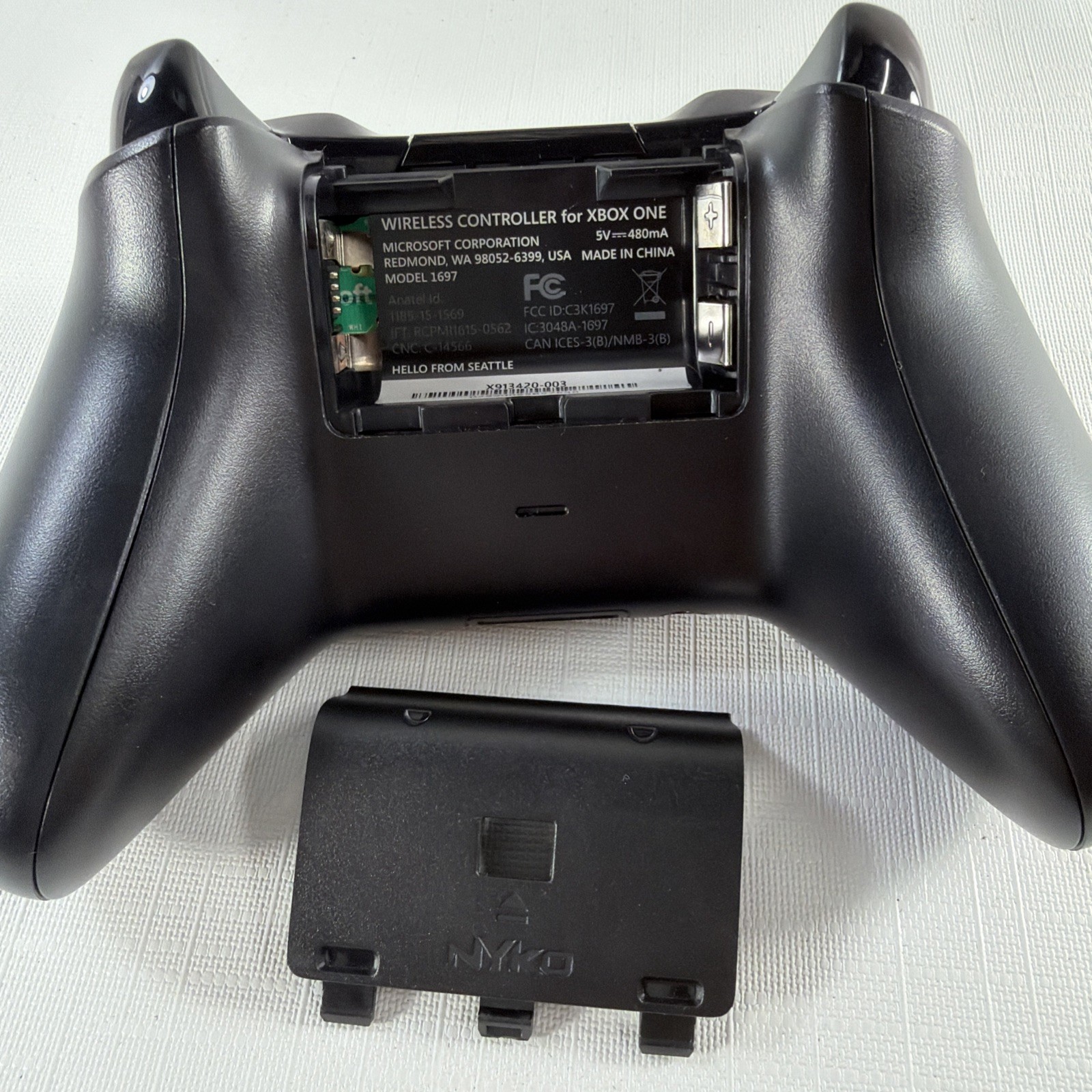 Microsoft Xbox One 1540 500GB Console System W/ 2 Controller & Wires – Tested