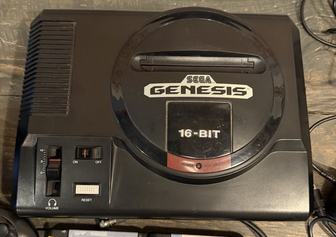 Sega Genesis Console w/ 3 Controllers & 9 Games For PARTS FAST SHIPPING! READ!