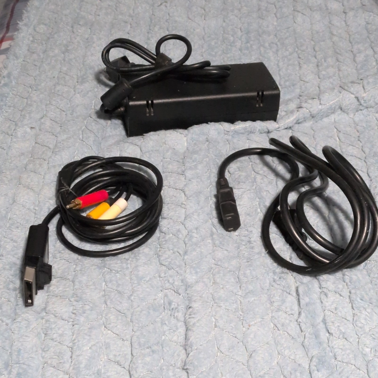 Microsoft Xbox 360 S 250GB Bundle (CiB)