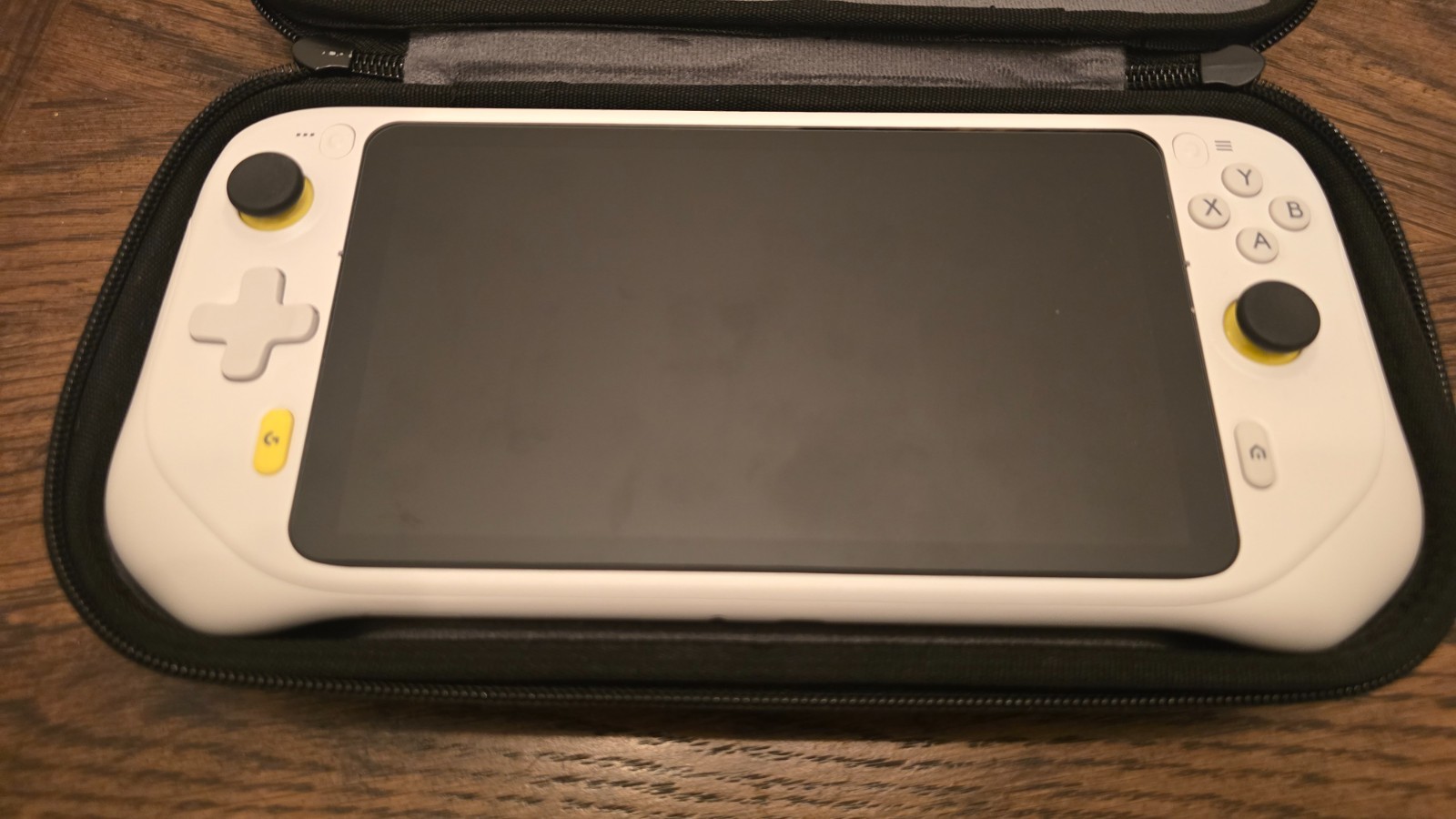 Logitech G Cloud Handheld Console White 64GB w/ Case – Excellent – CHARITY