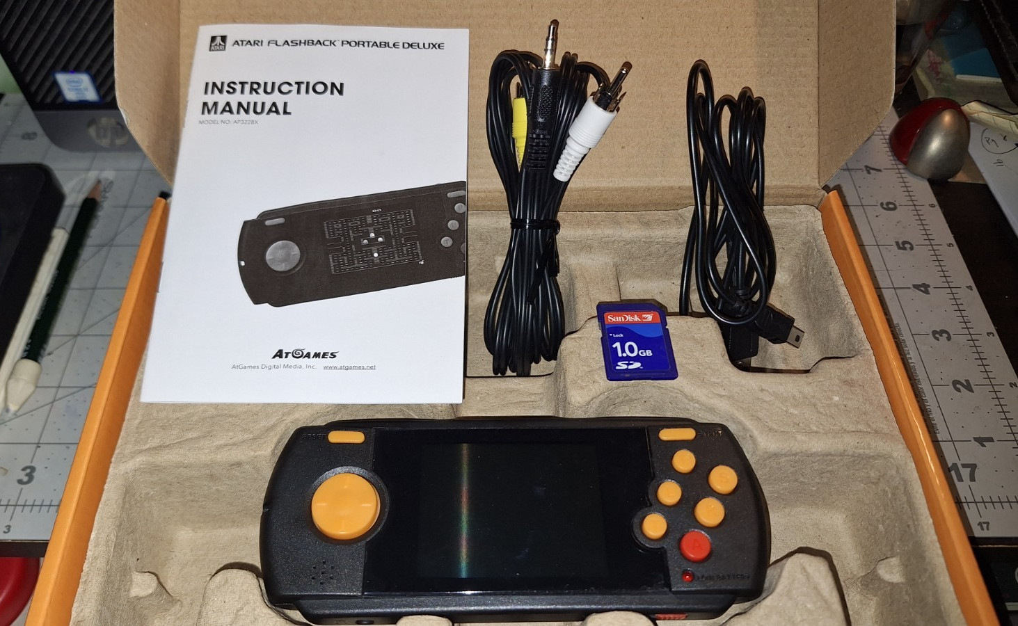 Atari Flashback Portable Deluxe 40th Anniversary + SD CARD + Handheld WORKS