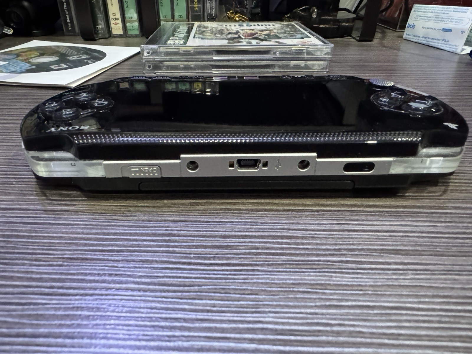 Sony PSP 1001 Console Handheld Black System WITH CHARGER – Very Good Condition!