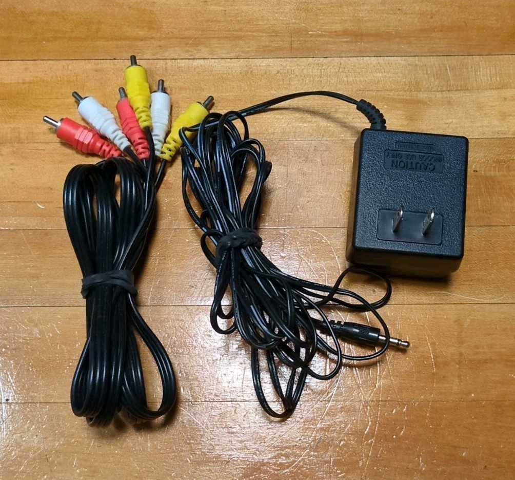 Atari 2600 RCA AV Mod with Controllers, 6 Games. Works Great!