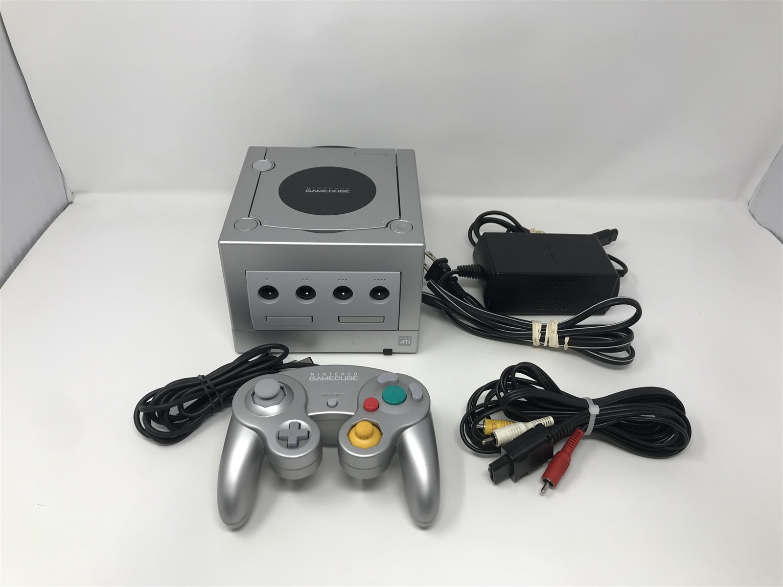Minty Nintendo Gamecube Platinum System with Official Travel Bag DOL-101(USA)