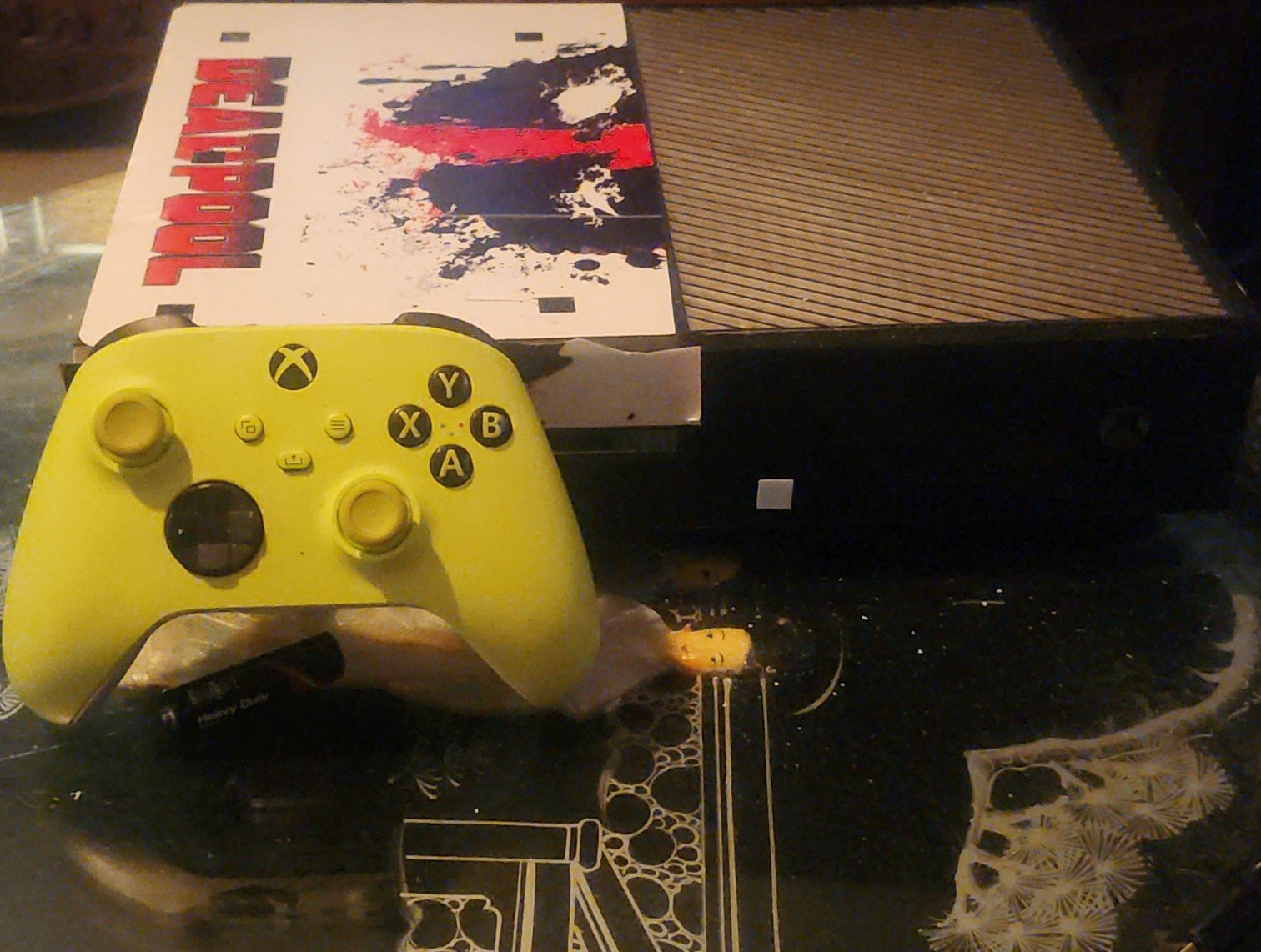 Microsoft Xbox One Deadpool Skin Yellow Controller HDMI Wi-Fi Capability