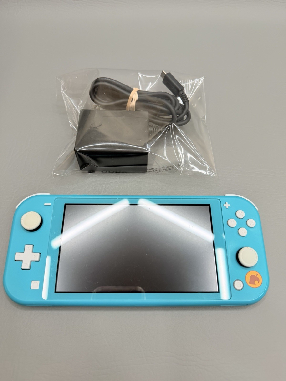 Nintendo Switch Lite – Animal Crossing Aloha Edition – Turquoise – Charger Incl.