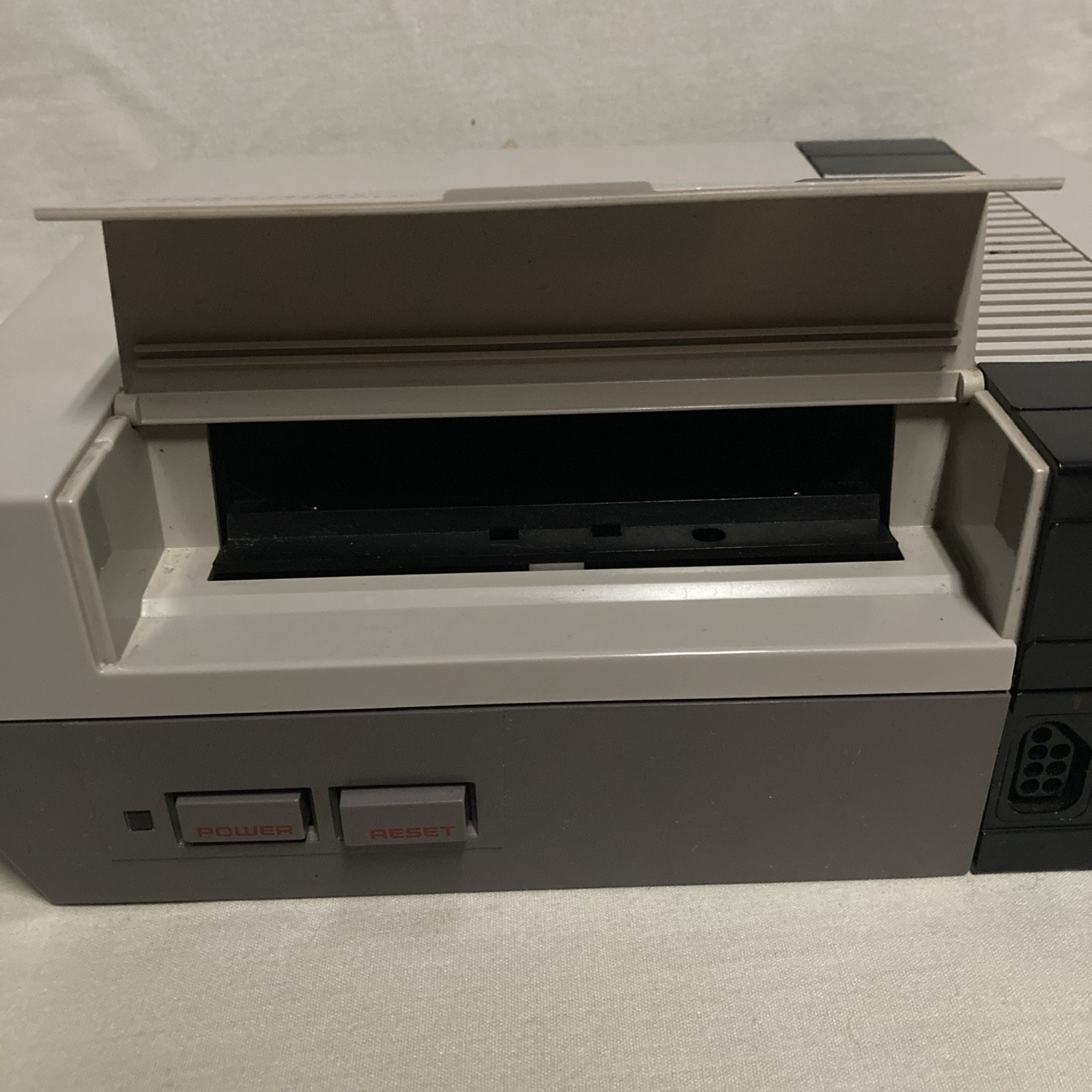 Nintendo NES console bundle + Super Mario Bros 1 2 3 and duck hunt ￼￼