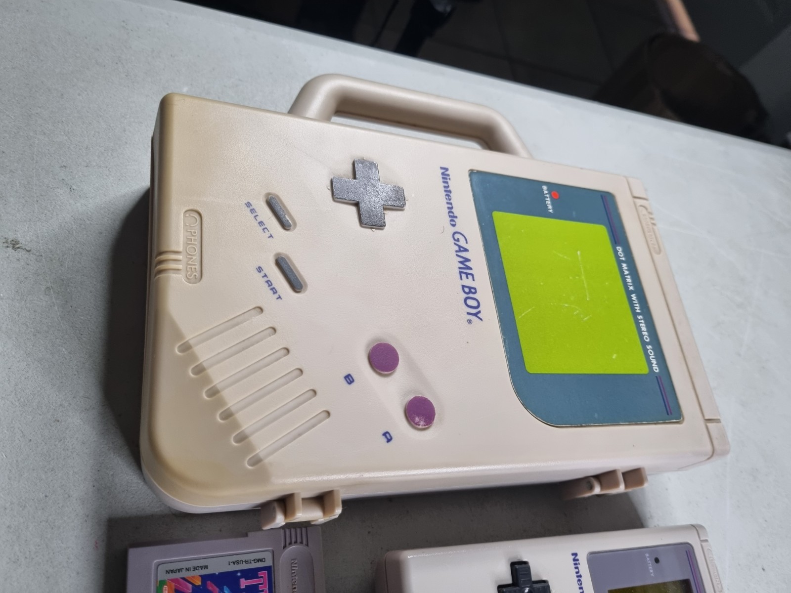 Nintendo Gameboy DMG-01 With Oem Nintendo Hard Case and Games