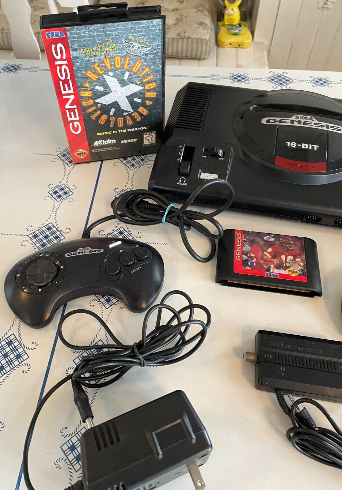 SEGA GENESIS Console 1601 Game System 2 Controllers 3 Games Power + RF Cords WRX