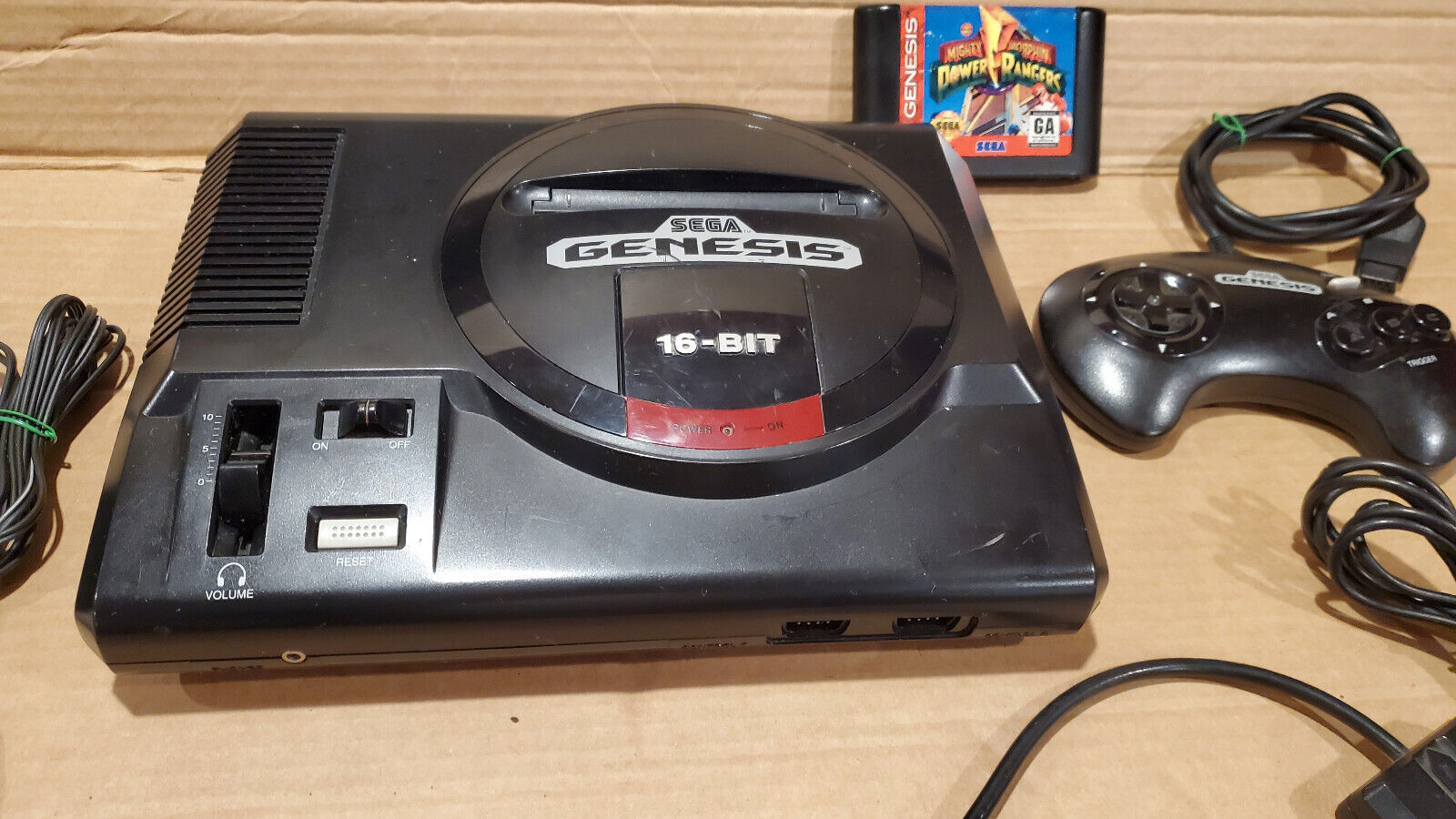 Sega Genesis Console 16-Bit Model MK-1601 Console Bundle + Game