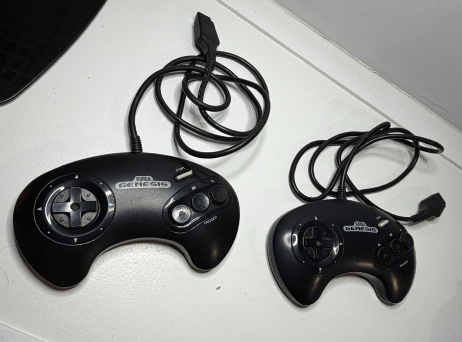 Sega Genesis Model 1 Console Bundle HDG + 2 OEM Controllers PSU RF Tested