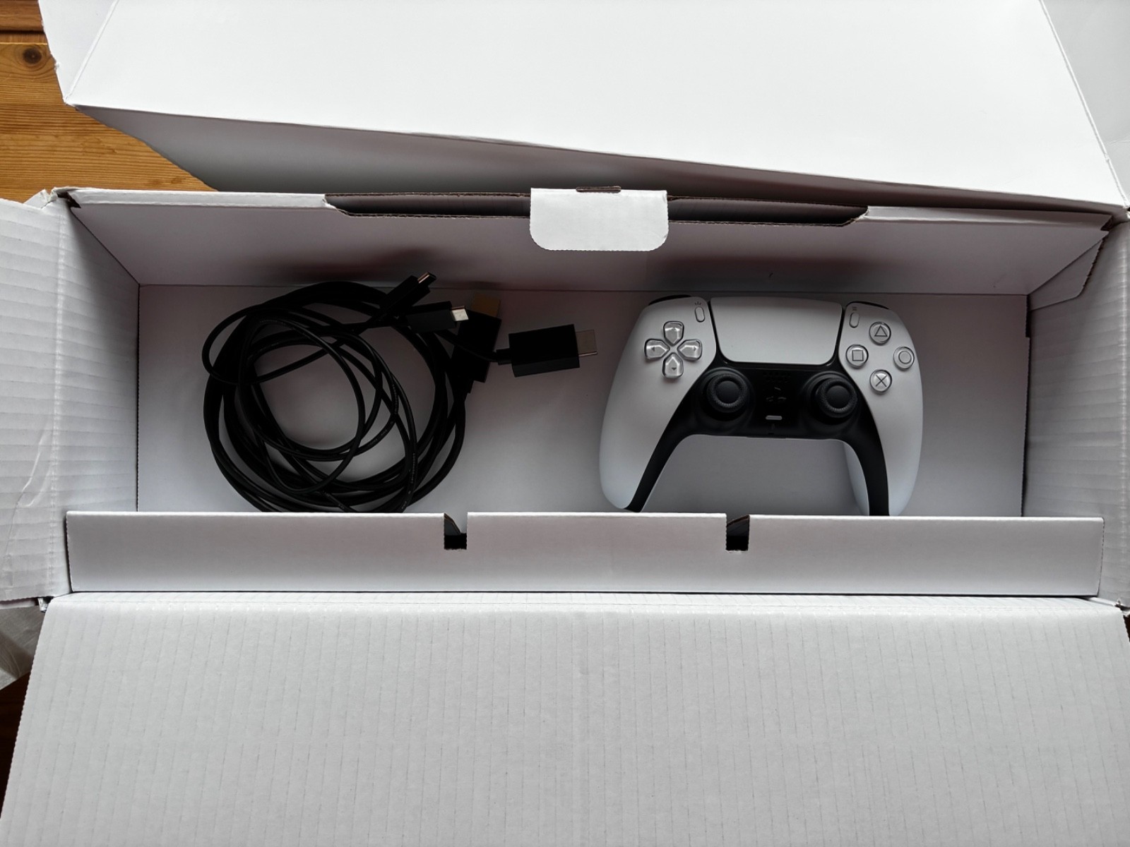 Playstation 5 Pro – Complete in original packaging, excellent condition,