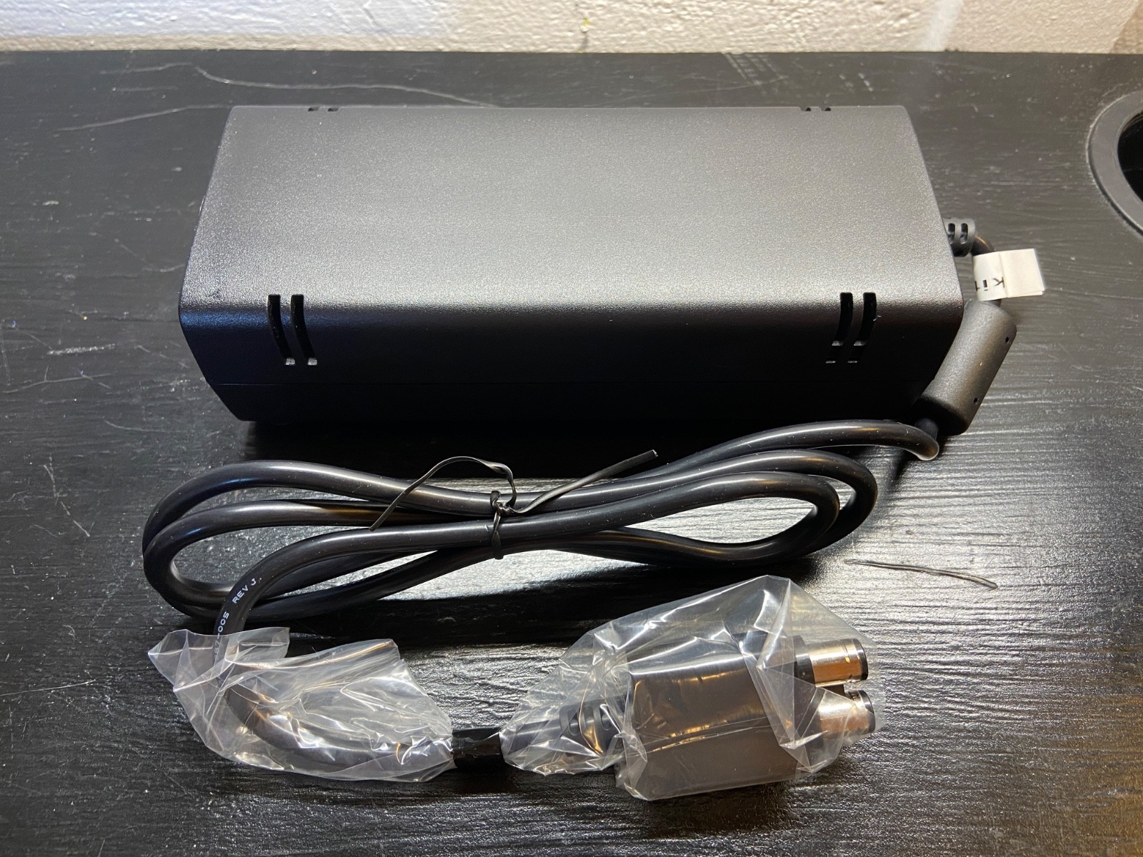 Xbox 360 S 4GB Kinect Bundle – Complete in Original Box – Plus 6 Games