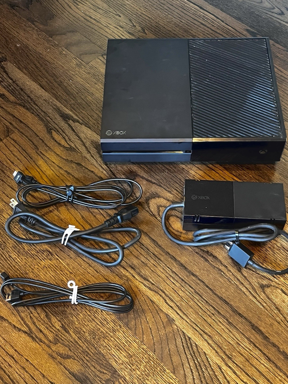 Microsoft Xbox One 500GB Console Black 1080p w/ Power Supply Brick & Cables