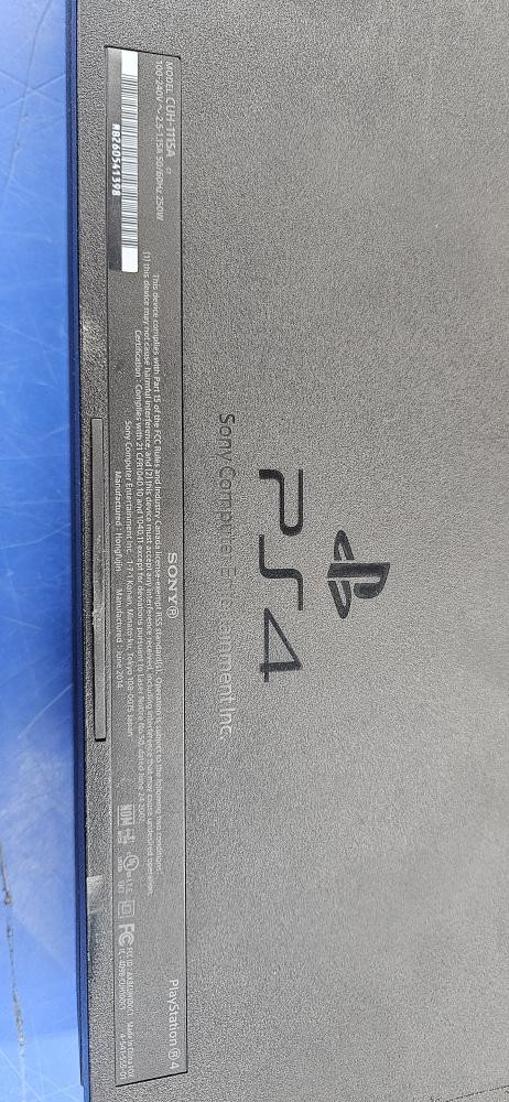 SONY PS4 CUH-1215A 500GB WITH CONTROLLER AND CORDS (C26034946)