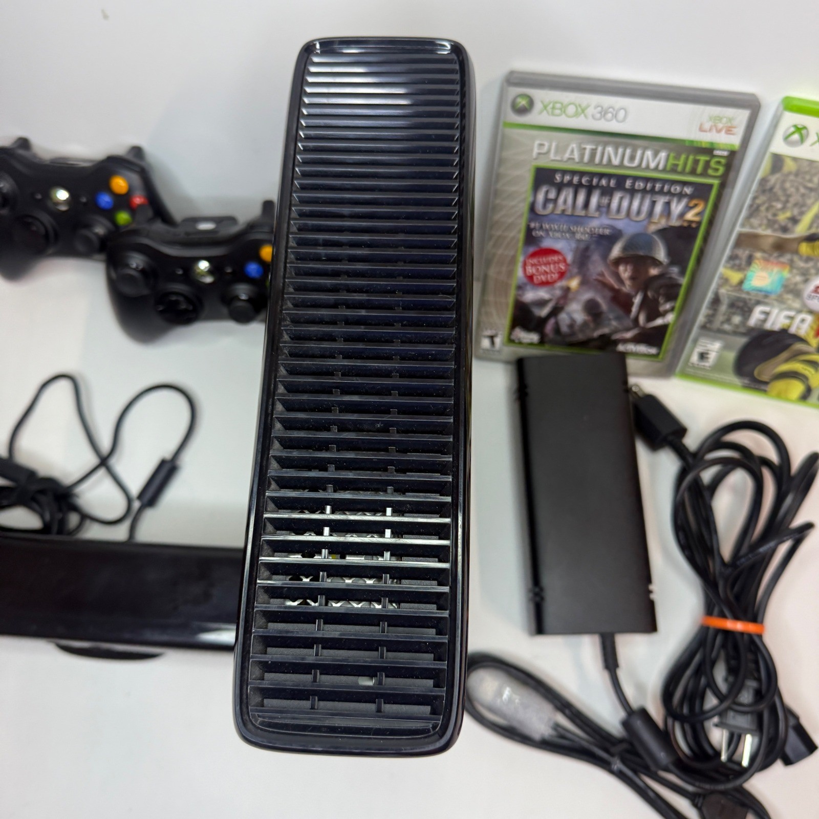 Microsoft Xbox 360 S Console Bundle 2 Controllers Kinect Call of Duty FIFA 17