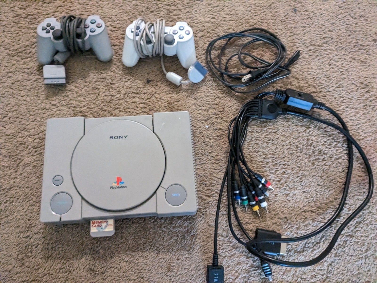 Sony PlayStation 1st Edition – Gray – 2 Controllers – Grand Turismo + MemoryCard