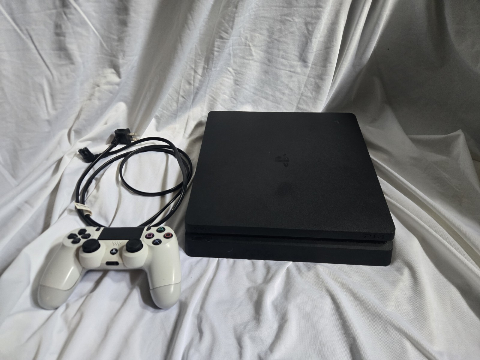 PlayStation 4 (CUH-2215A) PS4 Slim 500GB Black Console Low Firmware 9.60