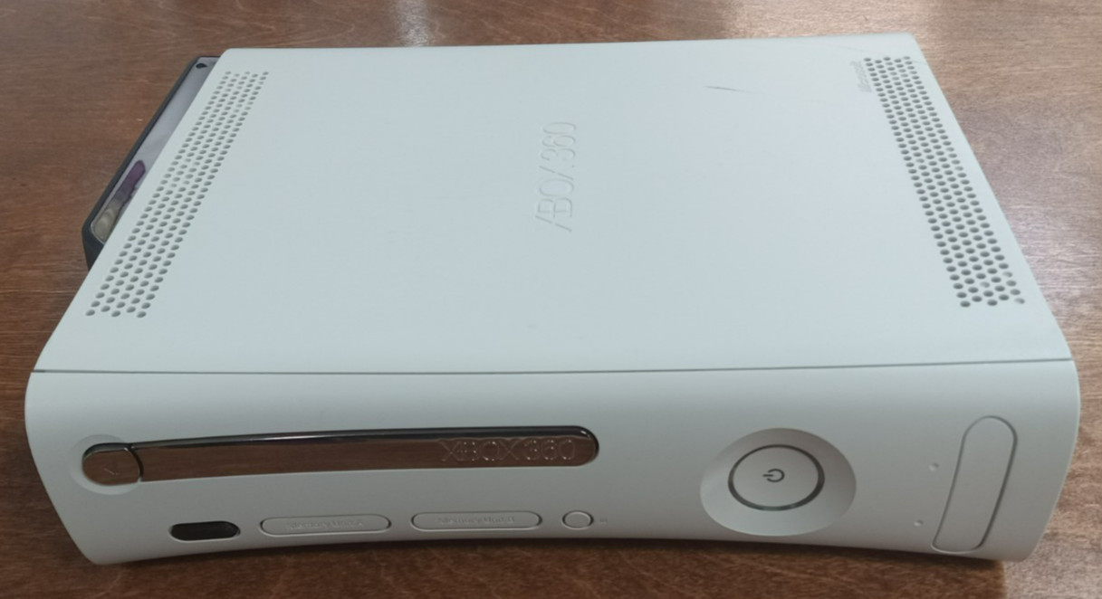 XBOX 360 CONSOLE TESTED AND WORKING 120 GB HDD NO CABLES COSMETIC DAMAGE READ