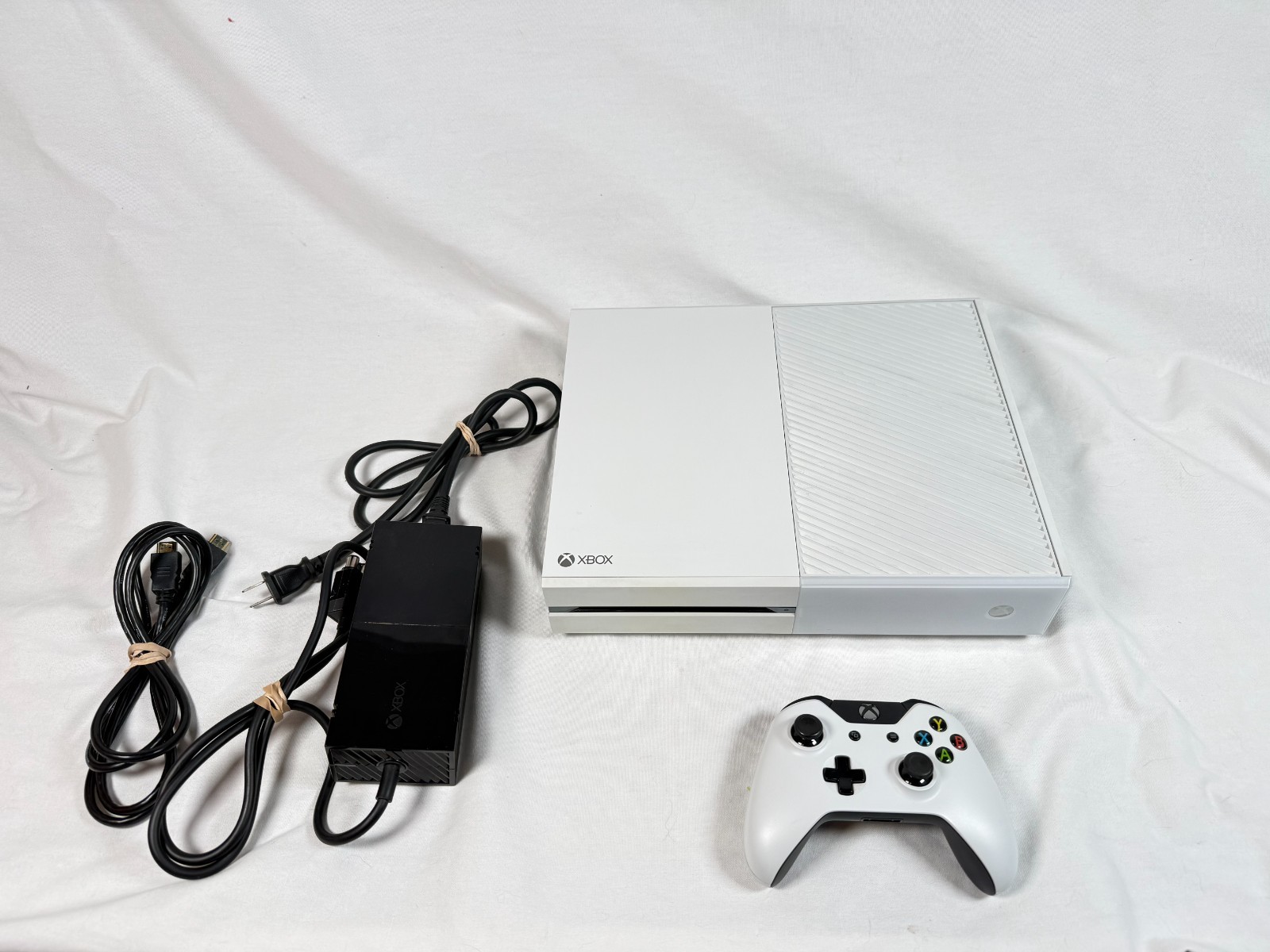 Microsoft Xbox One 1540 500GB Gaming Console & Controller White Used