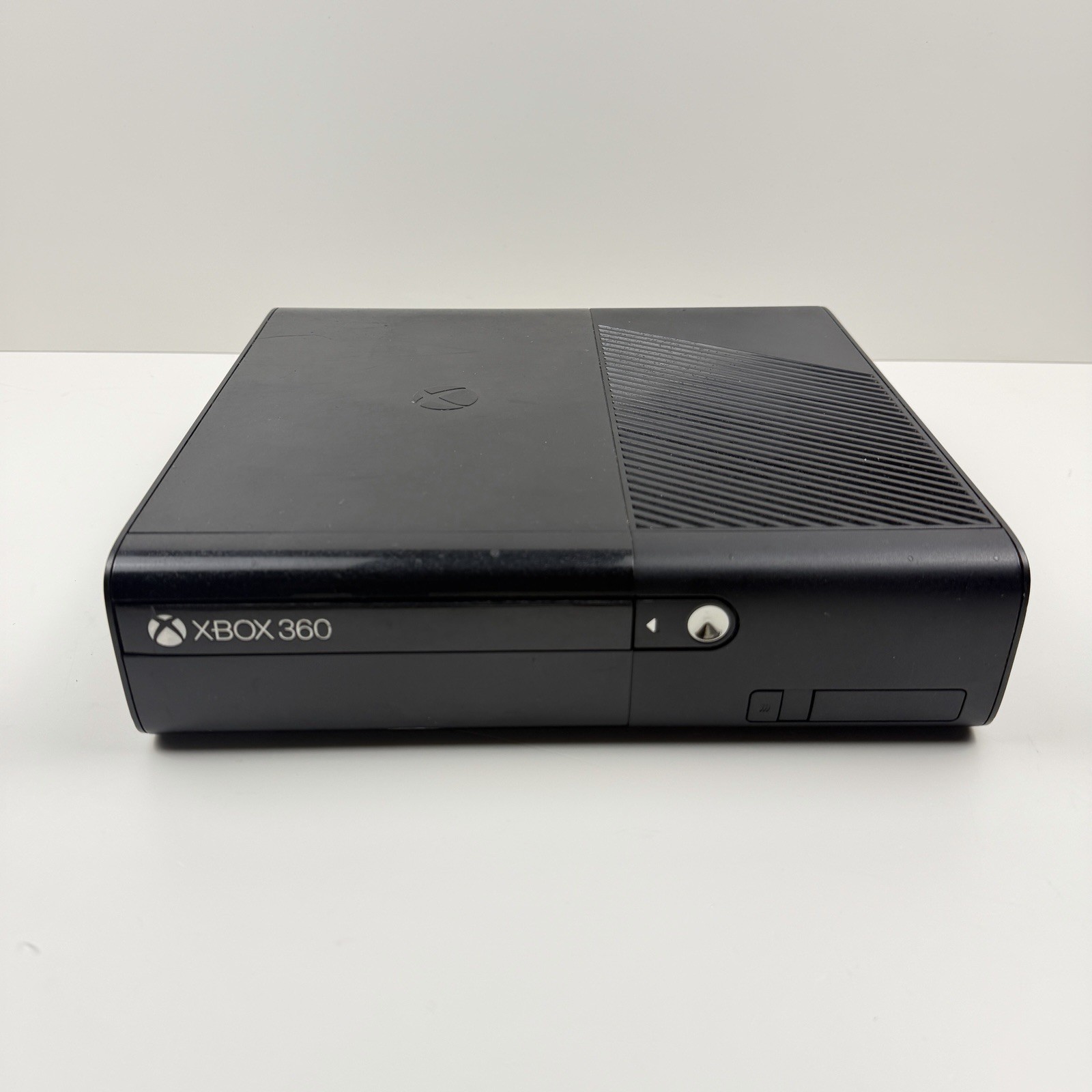Microsoft Xbox 360 E 4GB Black Console Model 1538 | UNTESTED PARTS ONLY