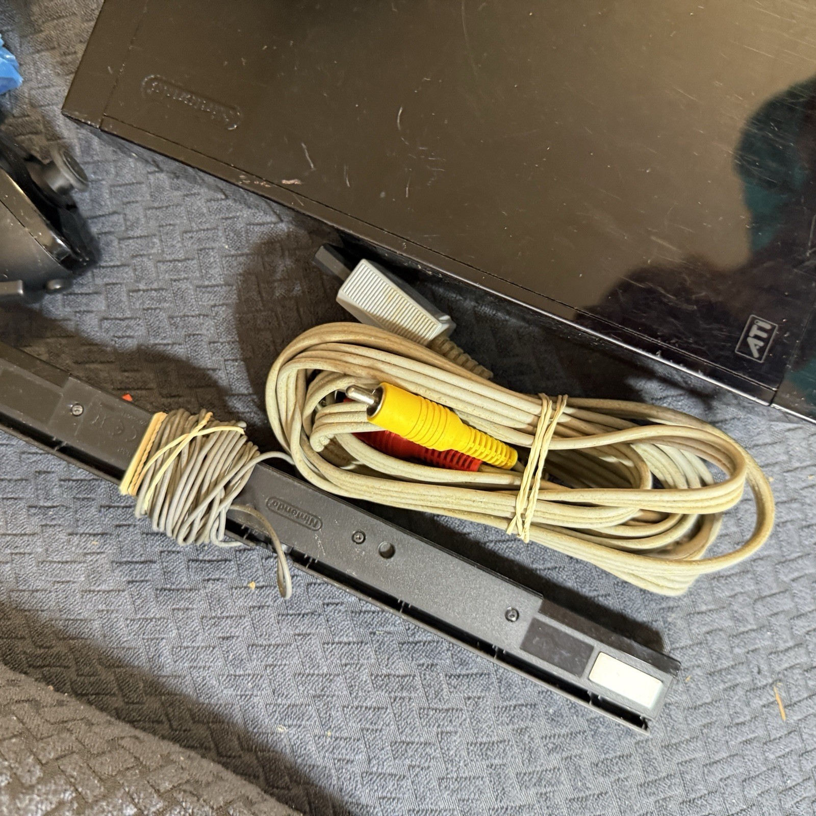 Nintendo Wii Black Console Bundle Manuals Nunchuck Cords Sensor Works RVL-101