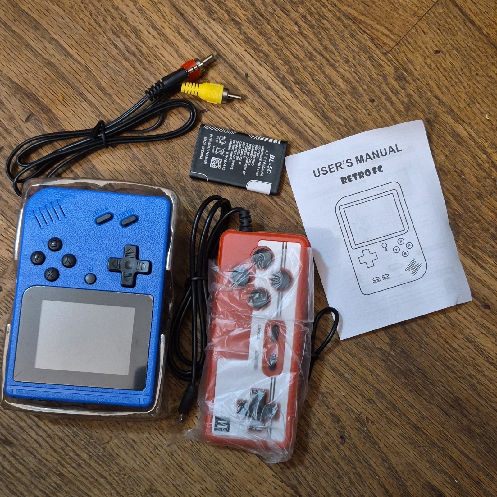 Game Box Plus Handheld System Portable Blue Composite RCA USB/AV w Manual